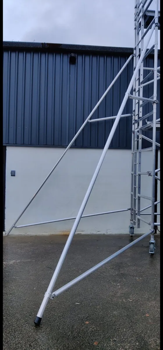 Aluminium scaffolding towers - Image 2