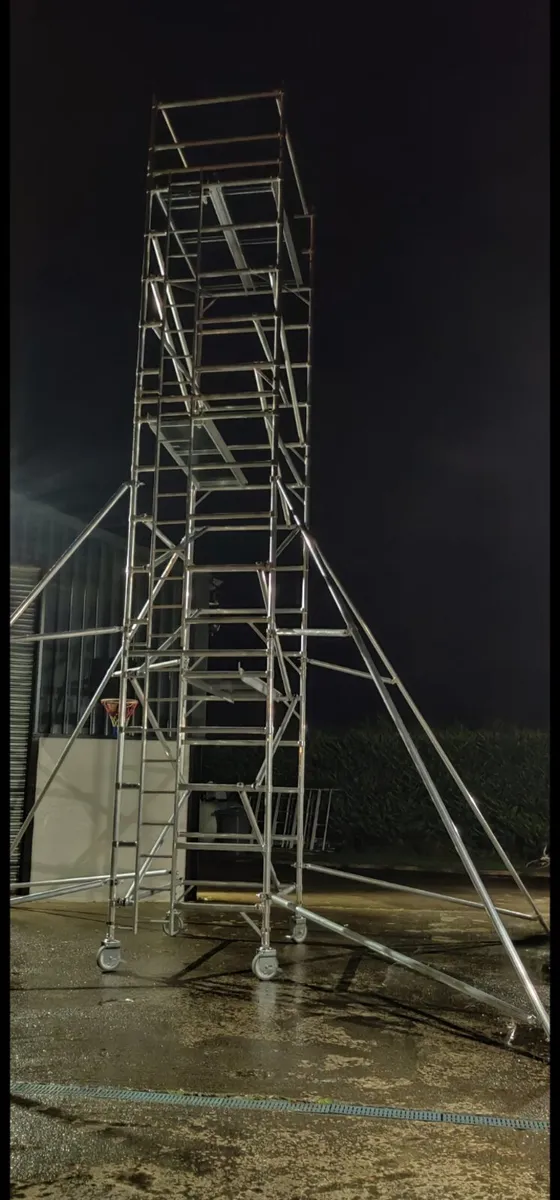 Aluminium scaffolding towers - Image 1