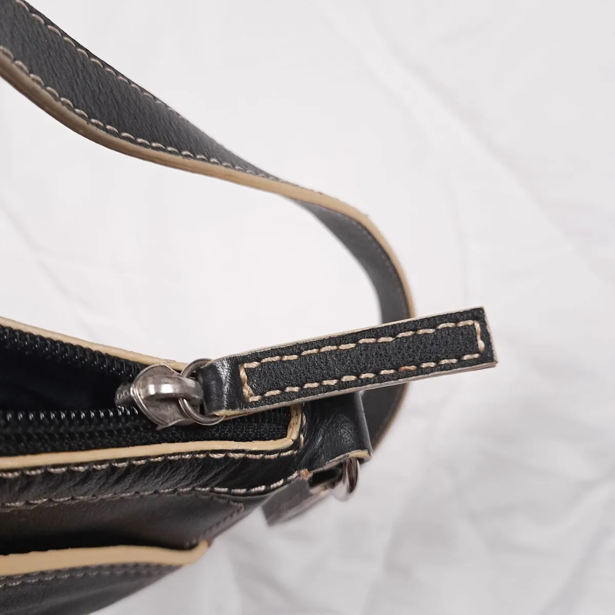 Tula Leather Black Shoulder Baguette Bag - Image 3