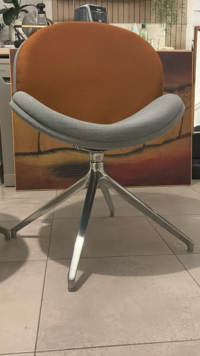 Pair of Designer Swivel Lounge Chairs-like new! - Image 2