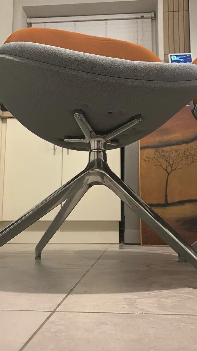 Pair of Designer Swivel Lounge Chairs-like new! - Image 3