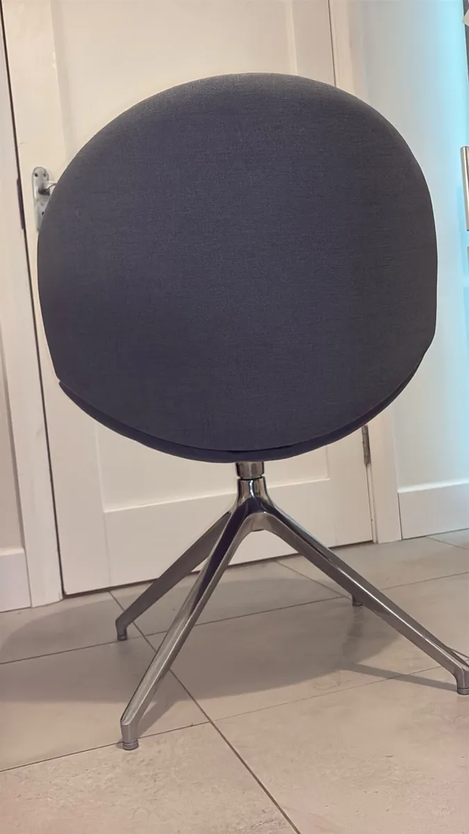 Pair of Designer Swivel Lounge Chairs-like new! - Image 4