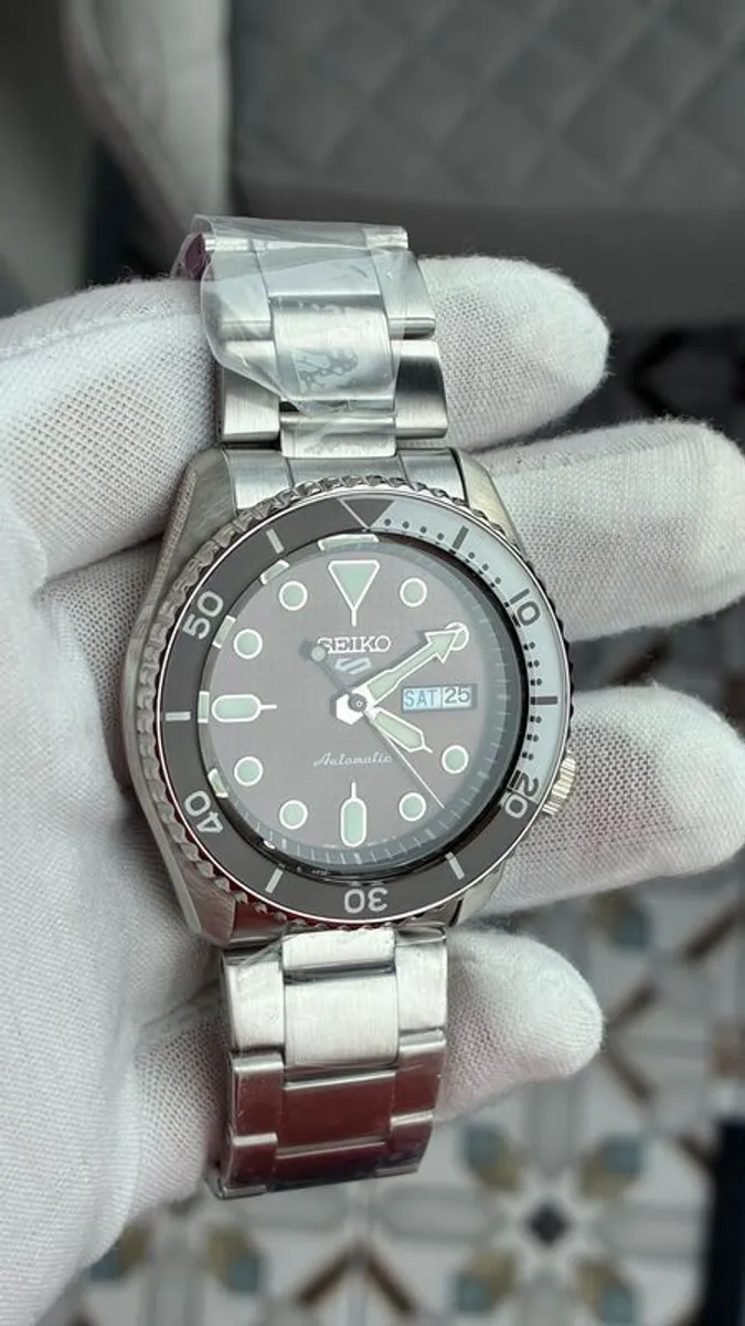 Seiko 5 Sports Brown Dial Limited Edition - Image 3