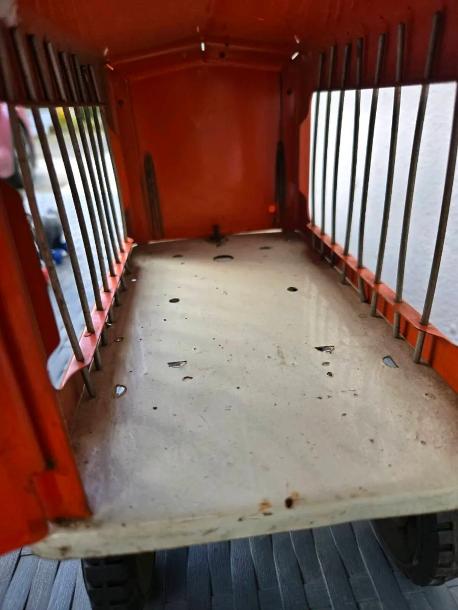 1950's Triang toy lorry + original 4 animals - Image 2