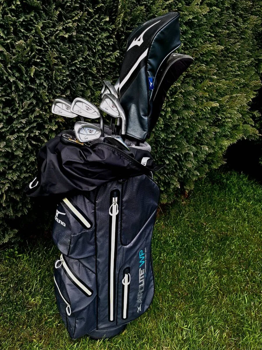 Golf clubs, full set and bag - Image 1