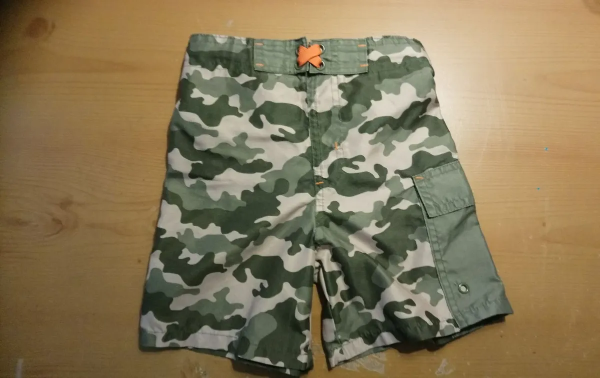 Army camo boys shorts - age 5 toddler beach pants - Image 1