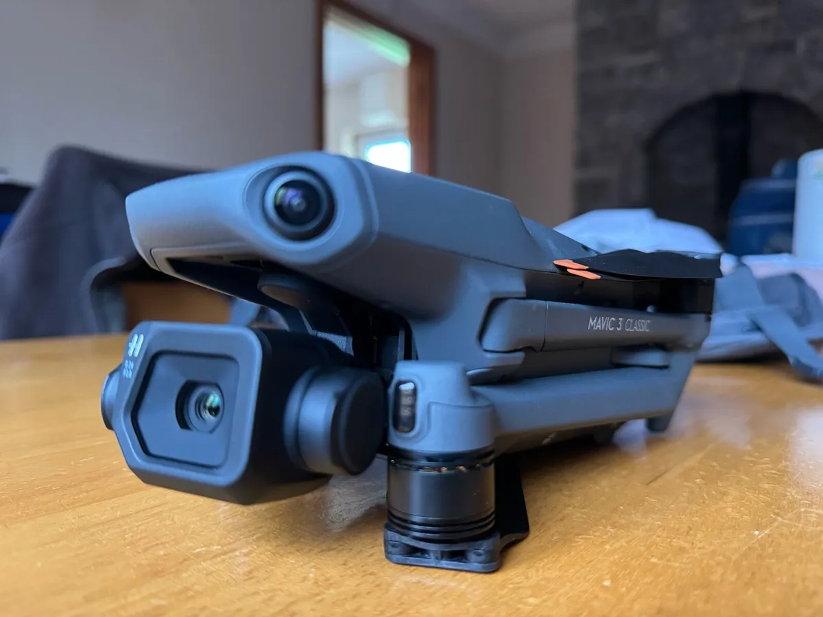 DJI Mavic 3 Classic - low use, excellent condition - Image 1