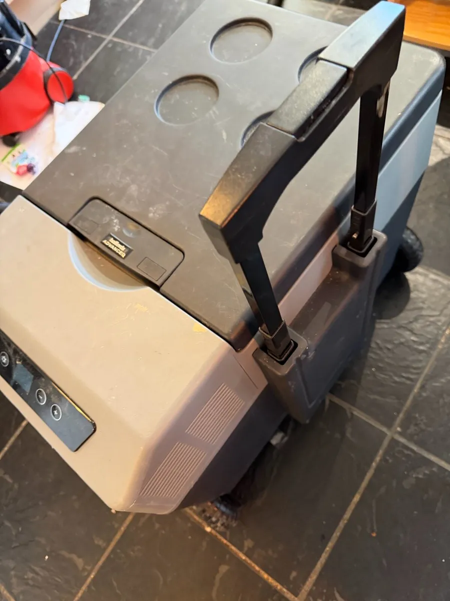 Electric camping fridge - Image 1