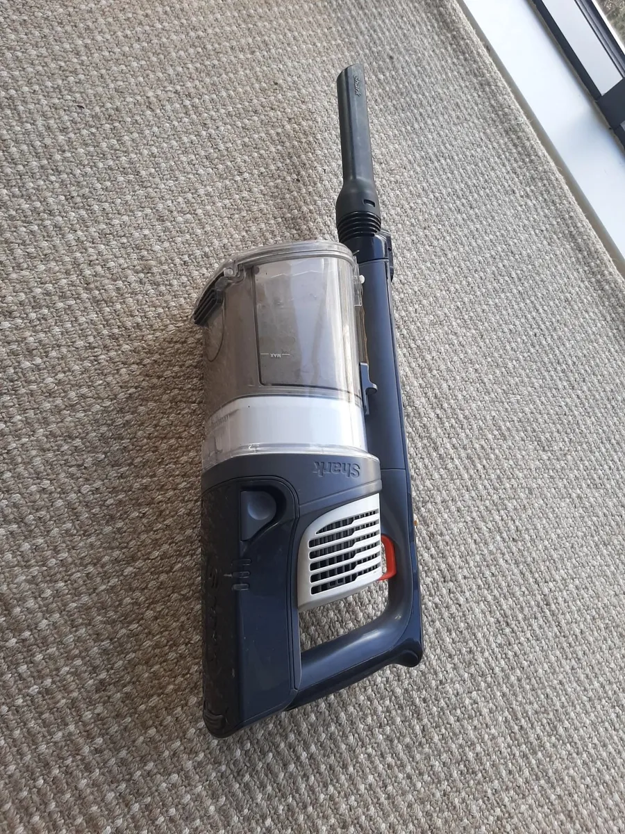 Shark cordless stick vacuum cleaner