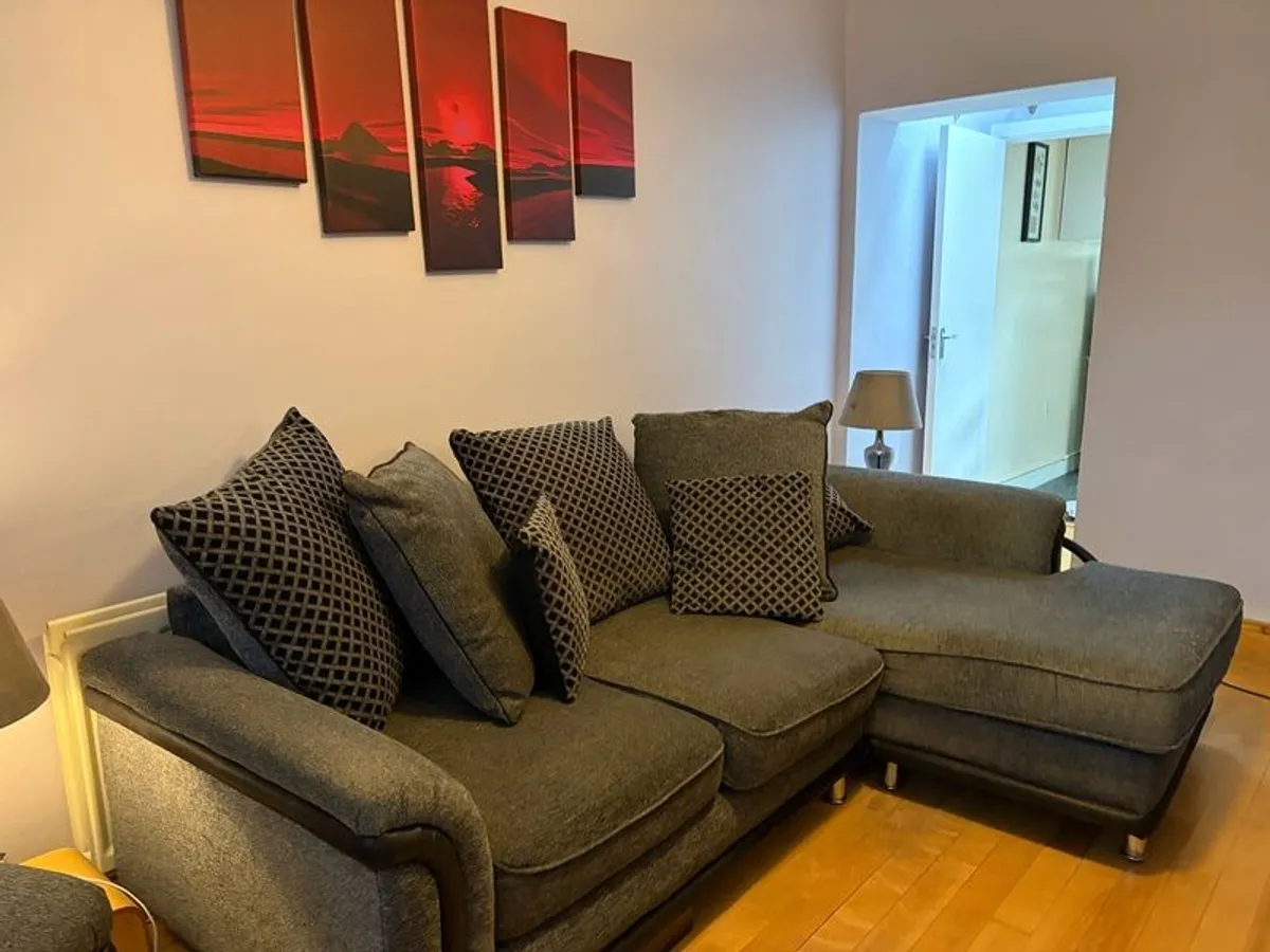 Stunning L - Shaped Sofa ( Need Gone ASAP) - Image 2