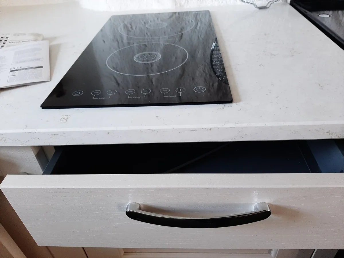 2 ring induction hob - Image 3