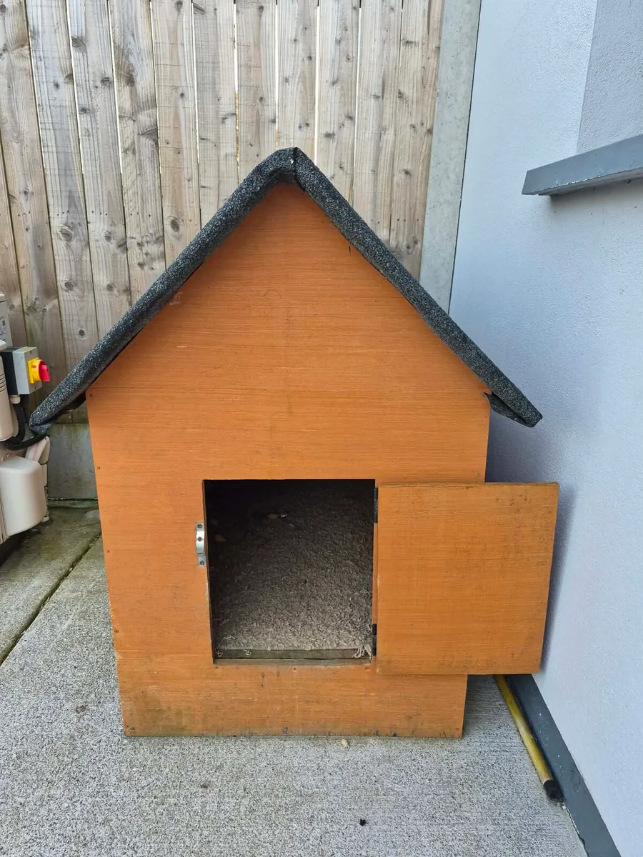 Dog house - Image 1