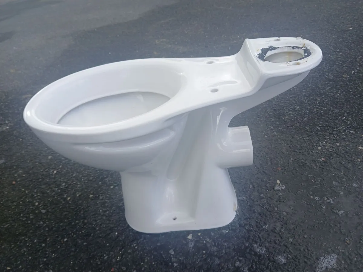 Bathroom suite - Image 3