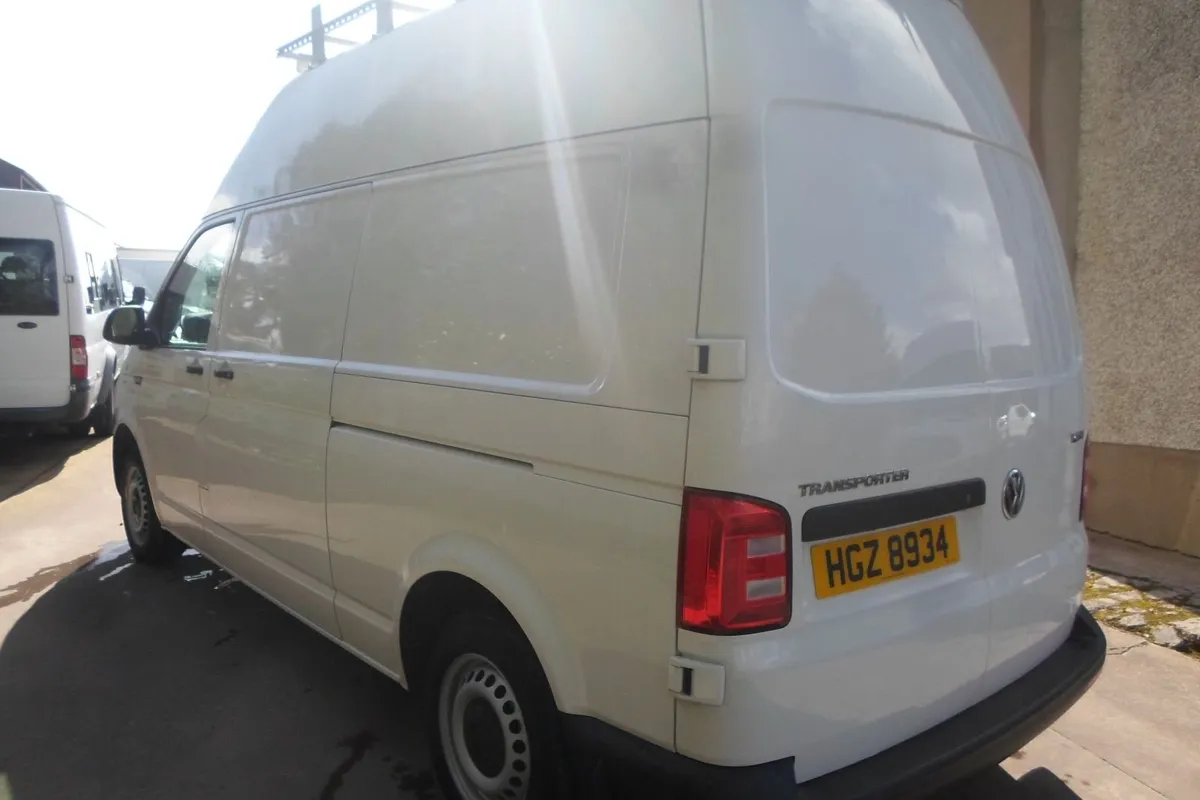 Volkswagen Transporter 2017 - Image 3