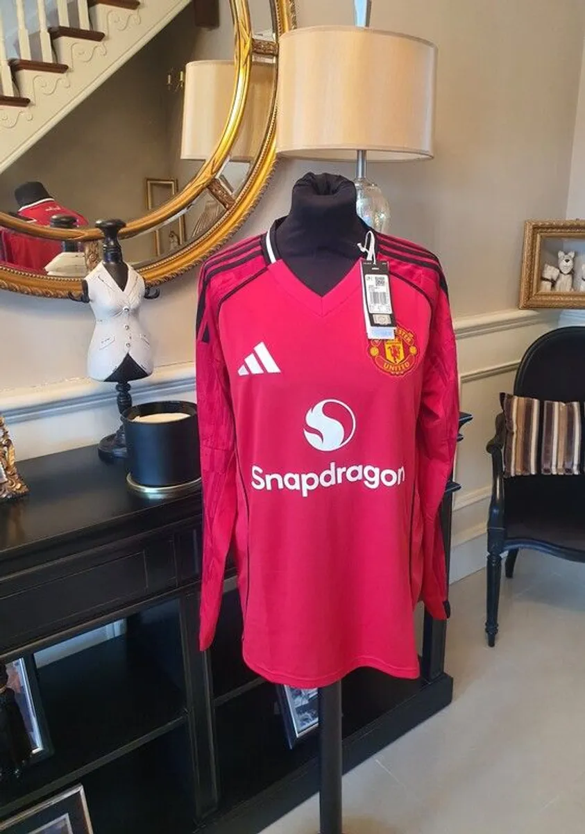 Manchester United 25/26 jersey - Image 3