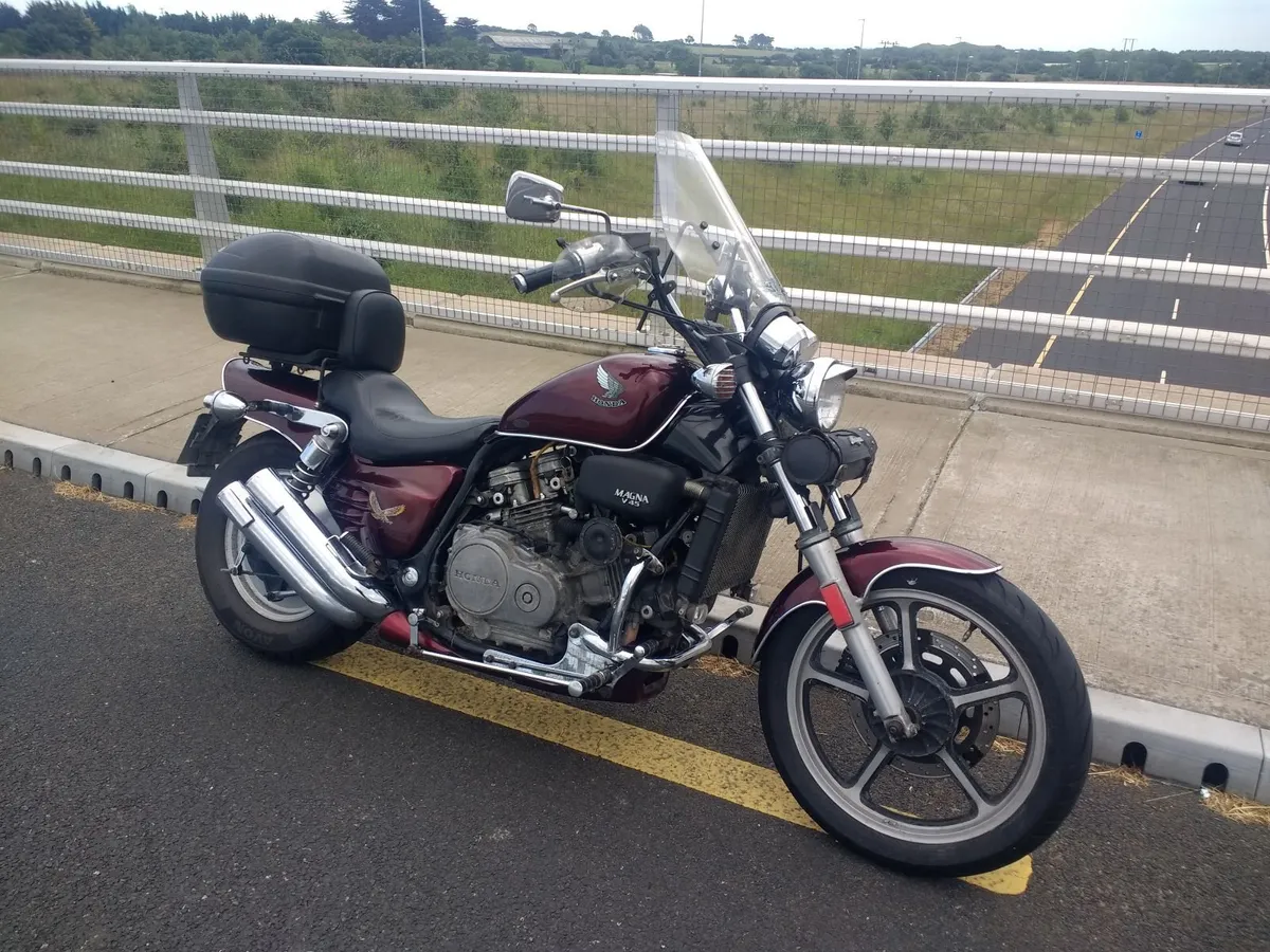 1988 Honda Super Magna - Image 3