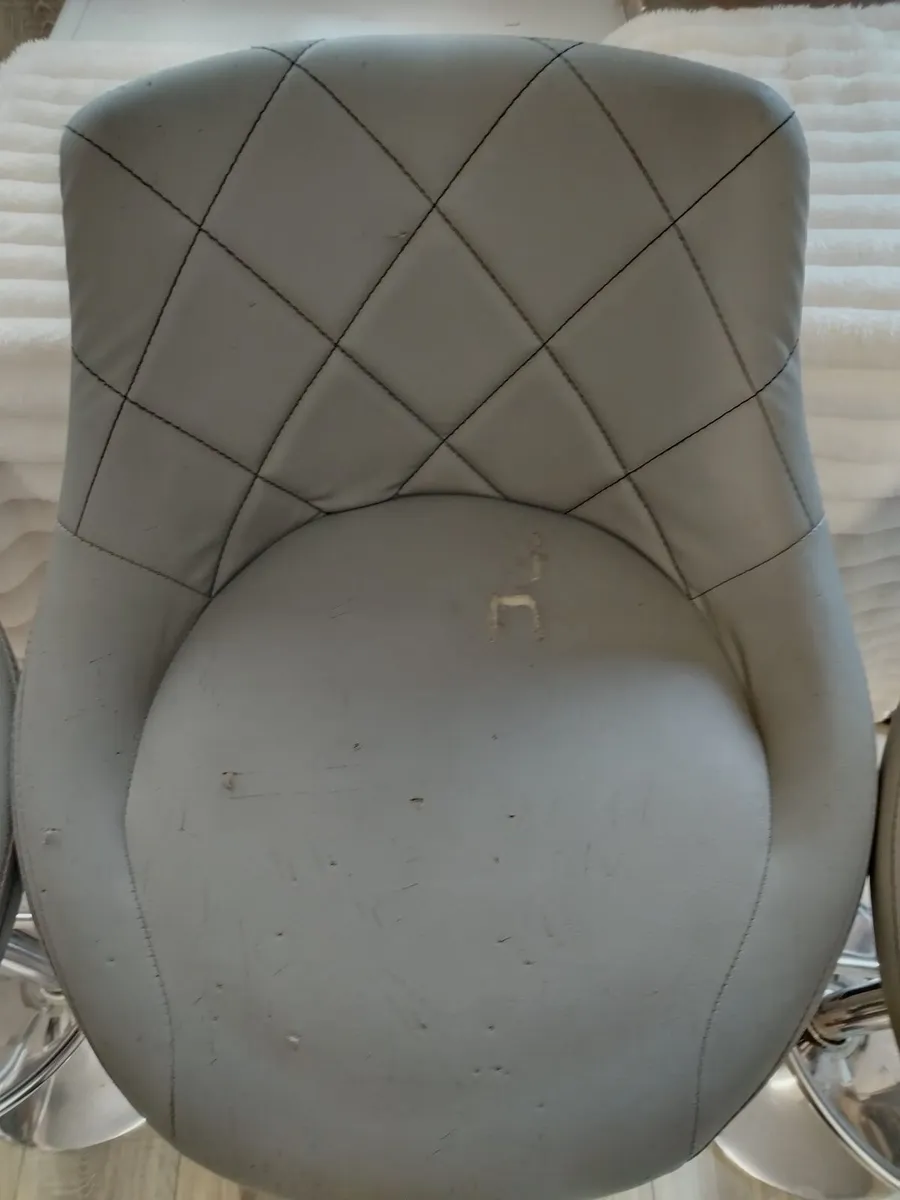 Four kitchen bar stools - Image 2