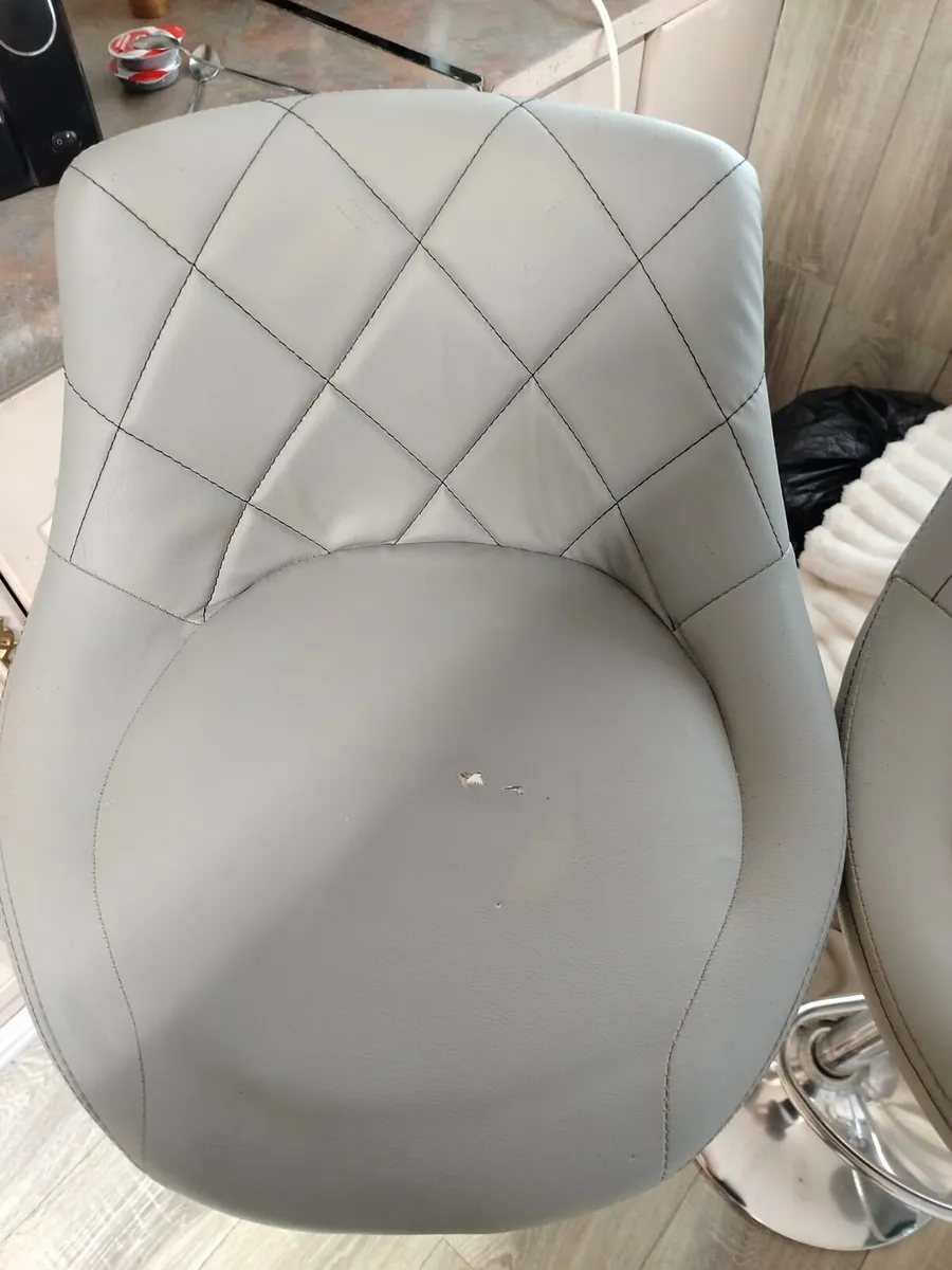 Four kitchen bar stools - Image 3