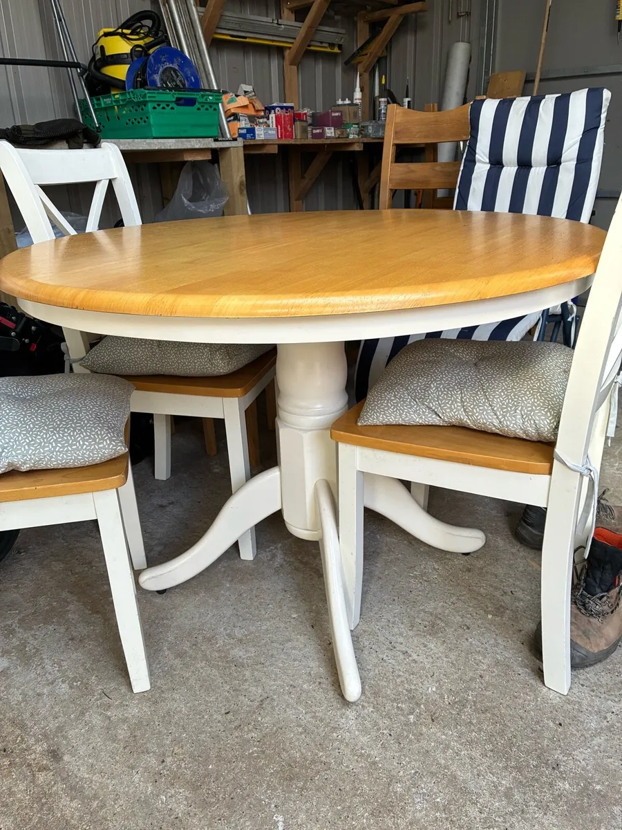 Dining table - Image 1