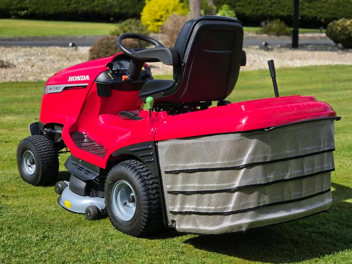 Honda HF2417 Ride On Mower 40" Cut 17HP - Image 4