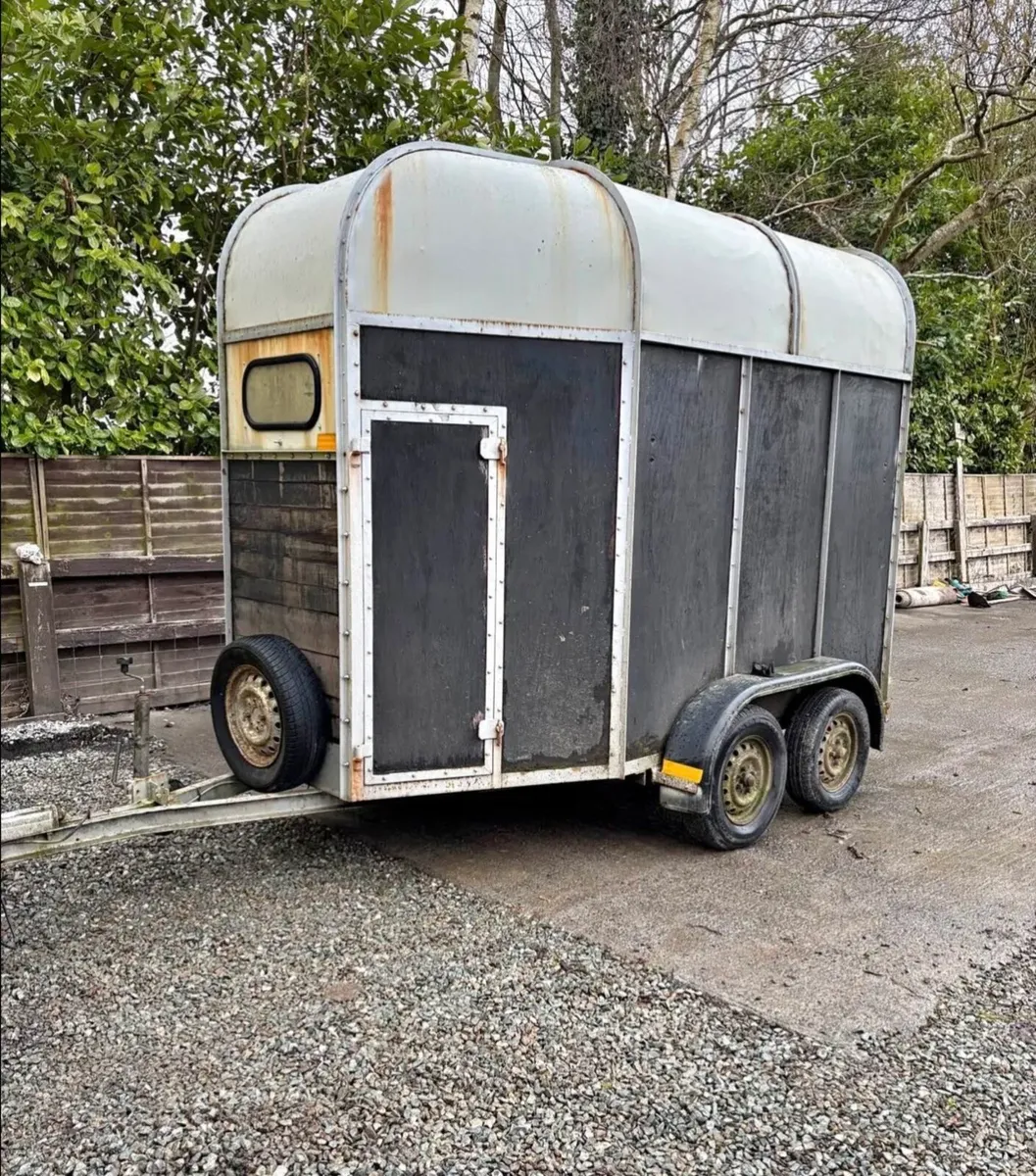 Horse trailer - Image 1