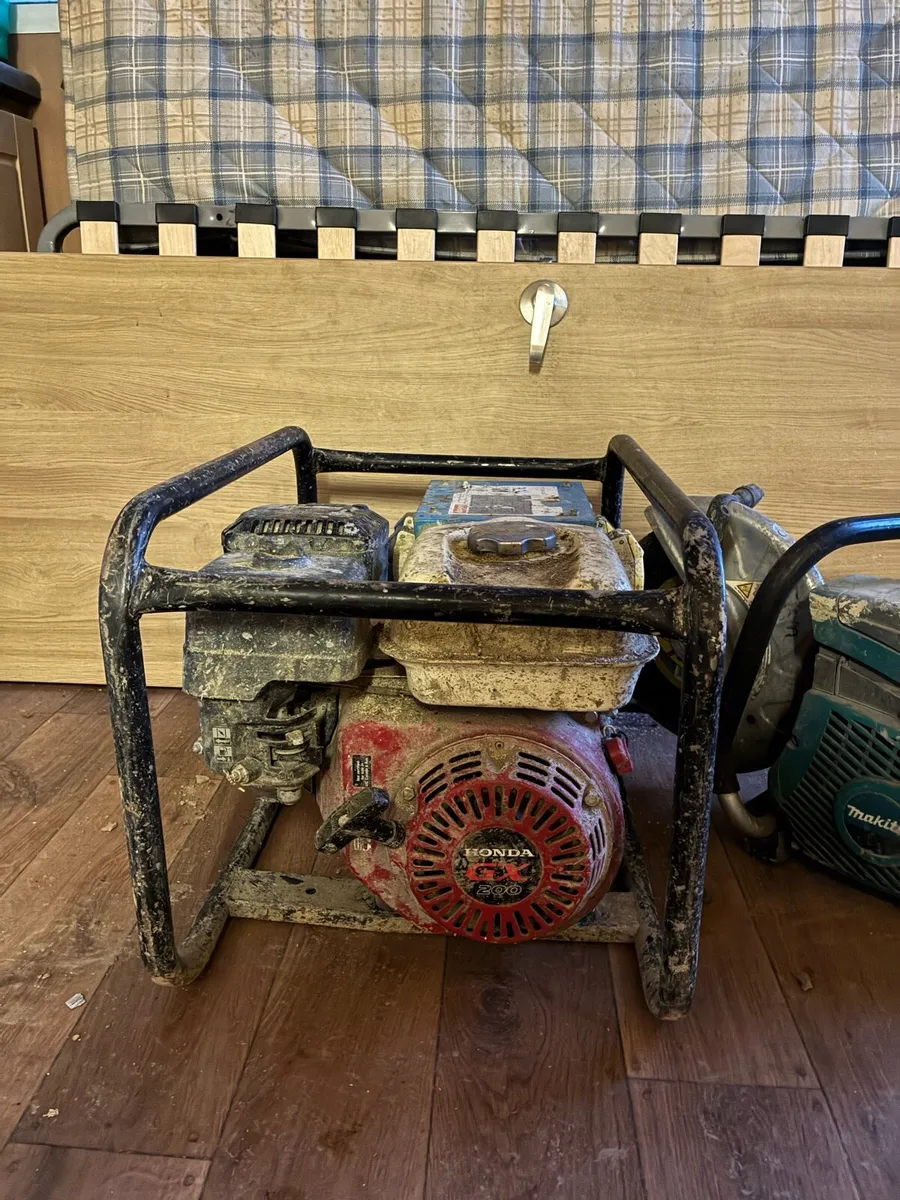 Honda generator and makita Consaw - Image 2
