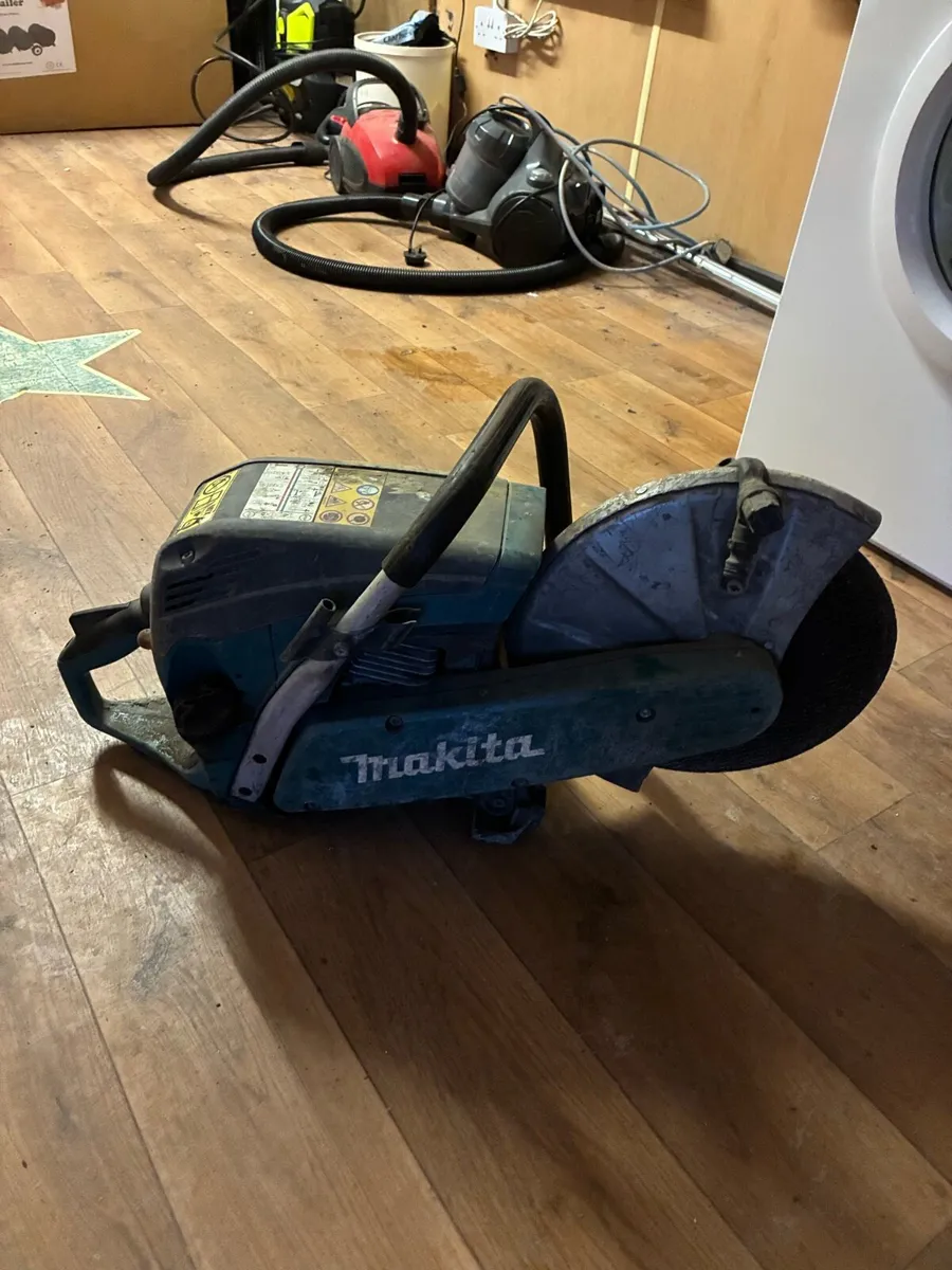 Honda generator and makita Consaw - Image 4