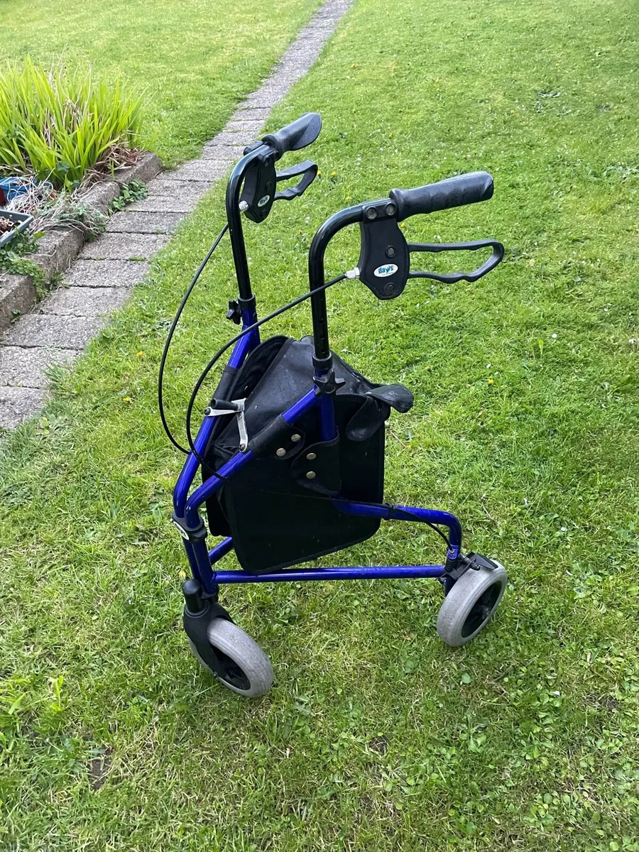 3 wheel walker - Image 1