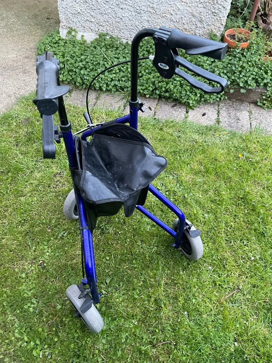 3 wheel walker - Image 2