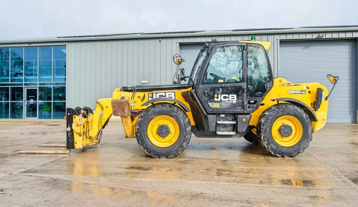 JCB 540-140 Hi-Viz Stage V 14 metre - Image 1