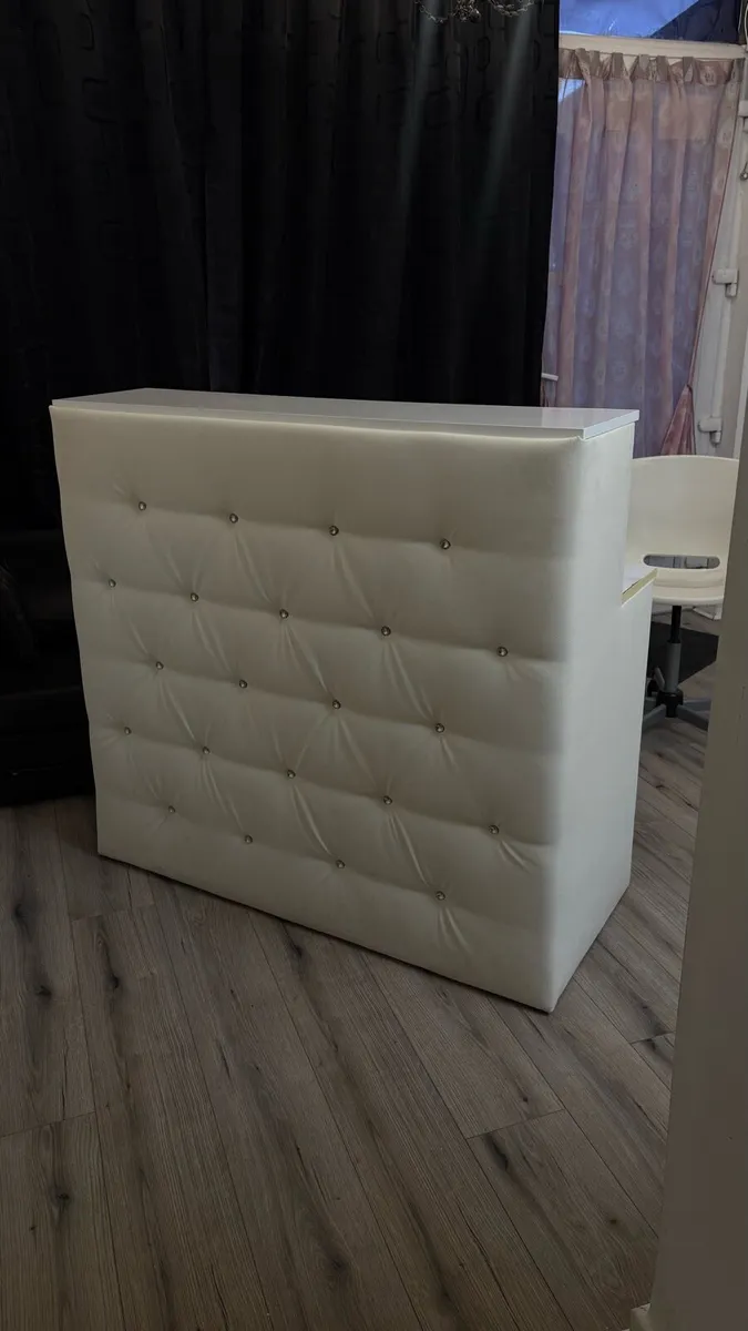 Salon desk - Image 1