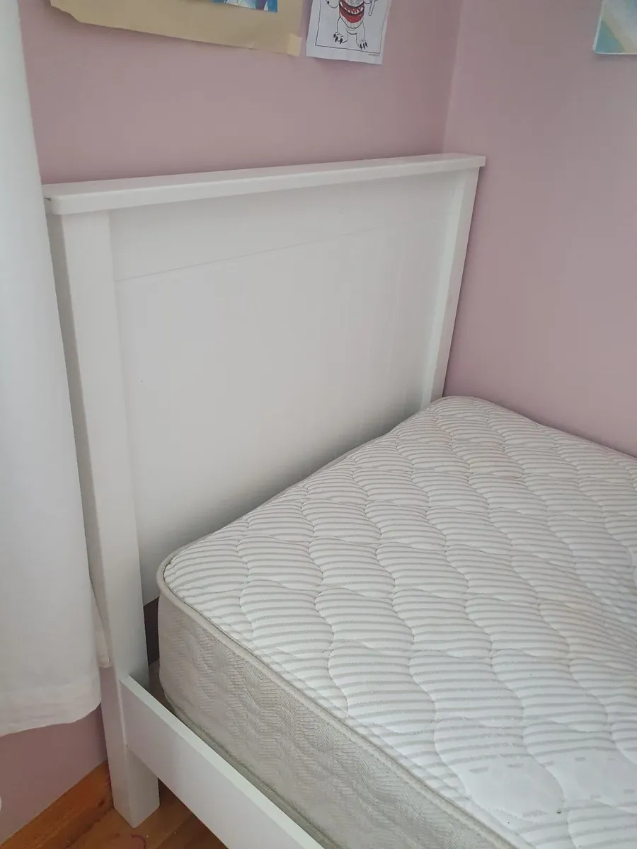 Single bed with matress - Image 4