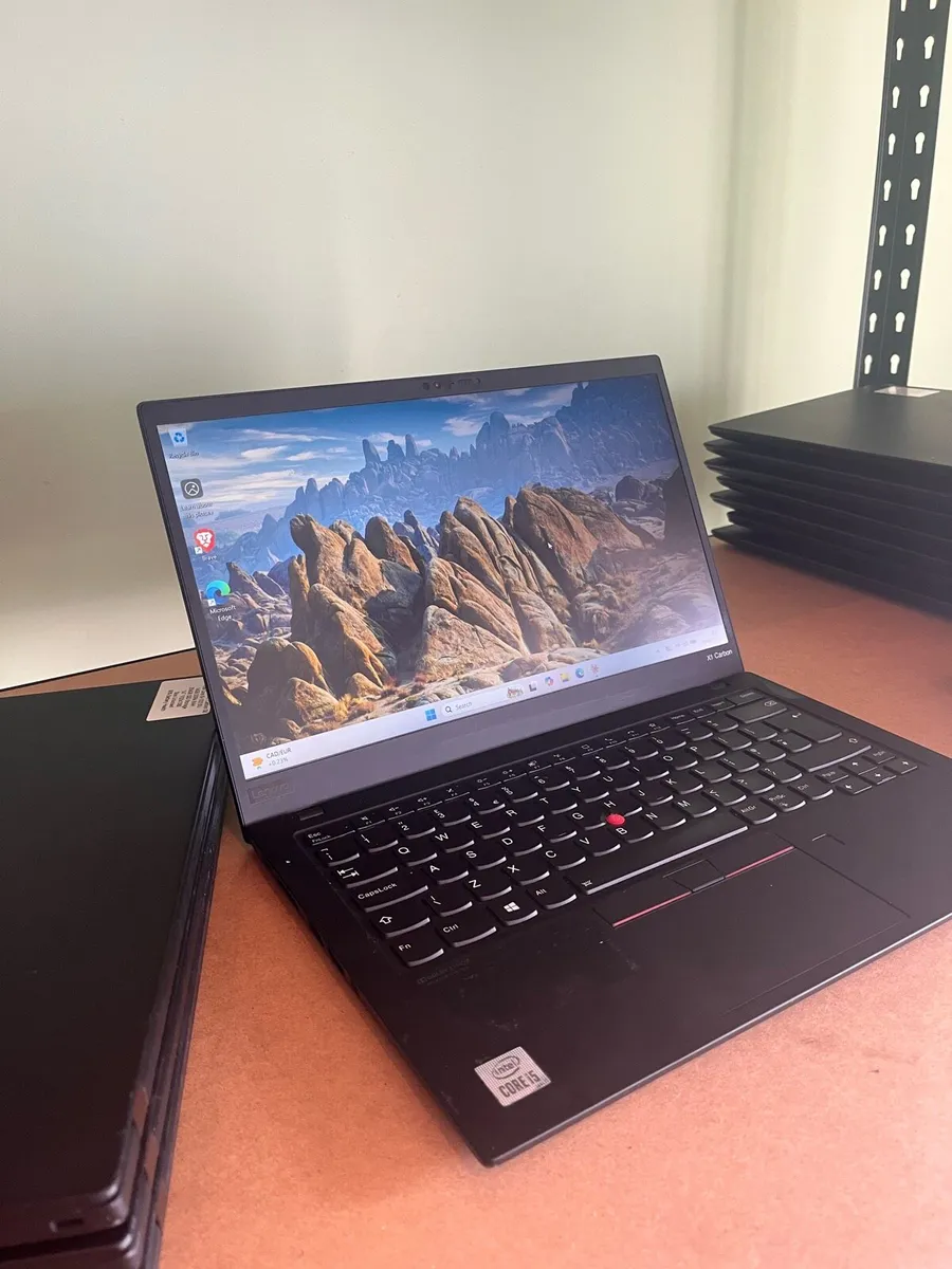 Lenovo ThinkPad X1 Carbon G8 - i5 / 16GB / 256G - Image 1