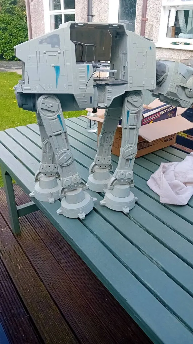 HASBRO 2010 AT AT - Image 1