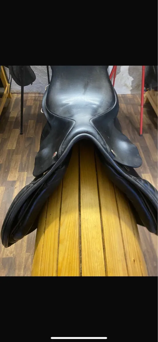 16.5 close contact jump Leather saddle - Image 3