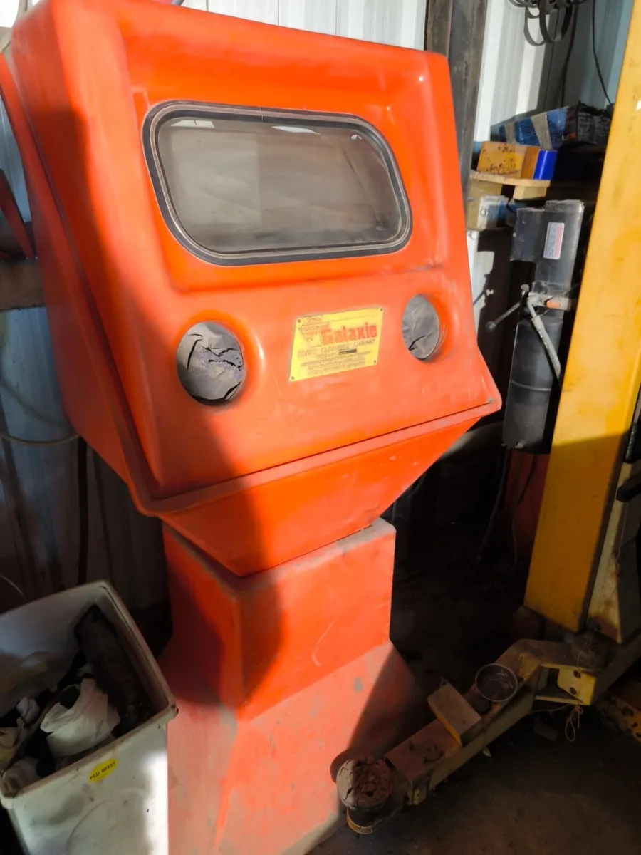 Sandblasting cabinet unit - Image 1