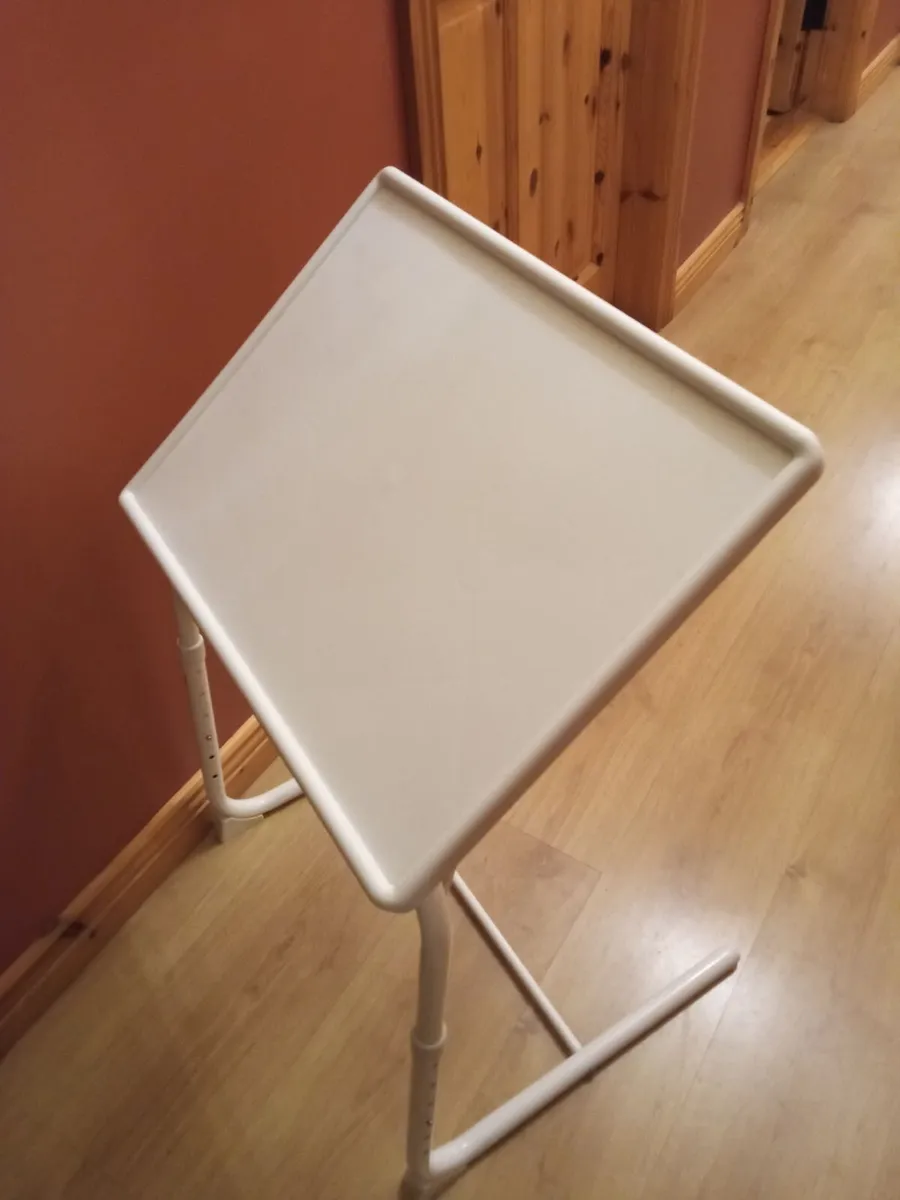 Foldable Table - Image 2