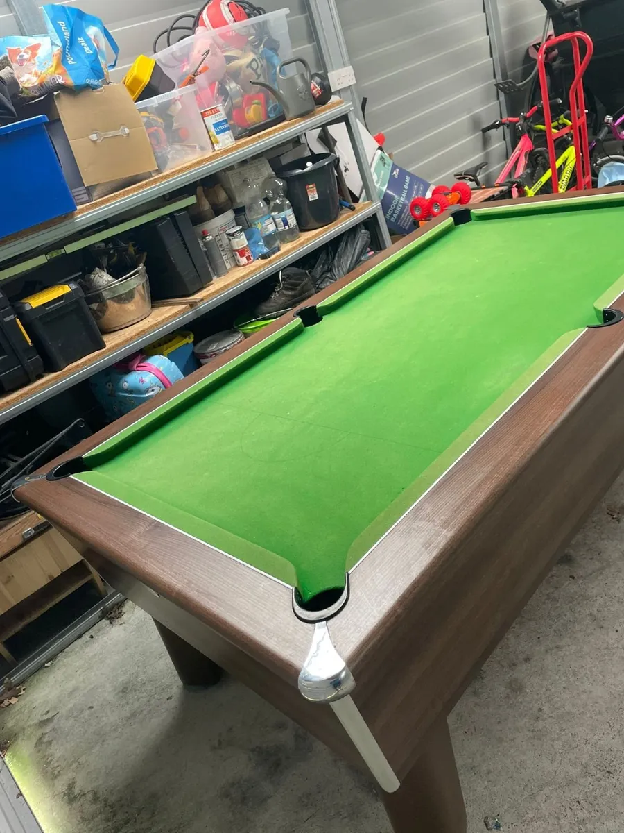 Pool table - Image 1