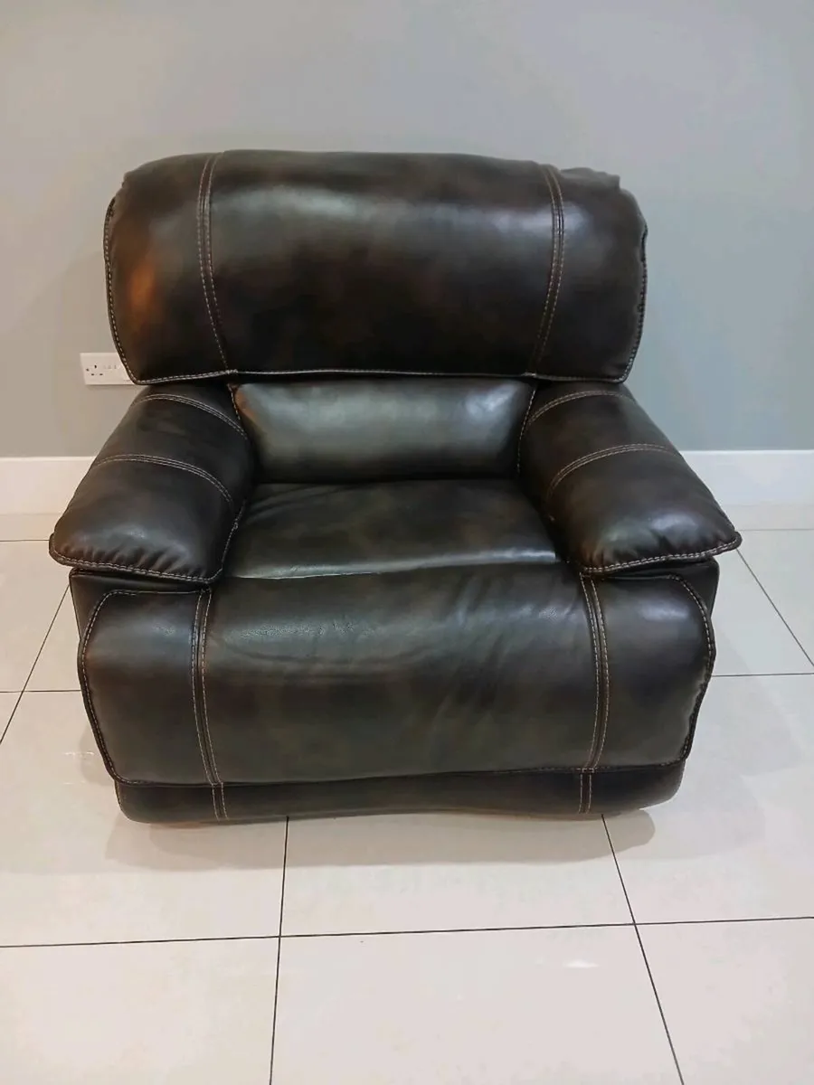 Couch and two armchairs - Image 2