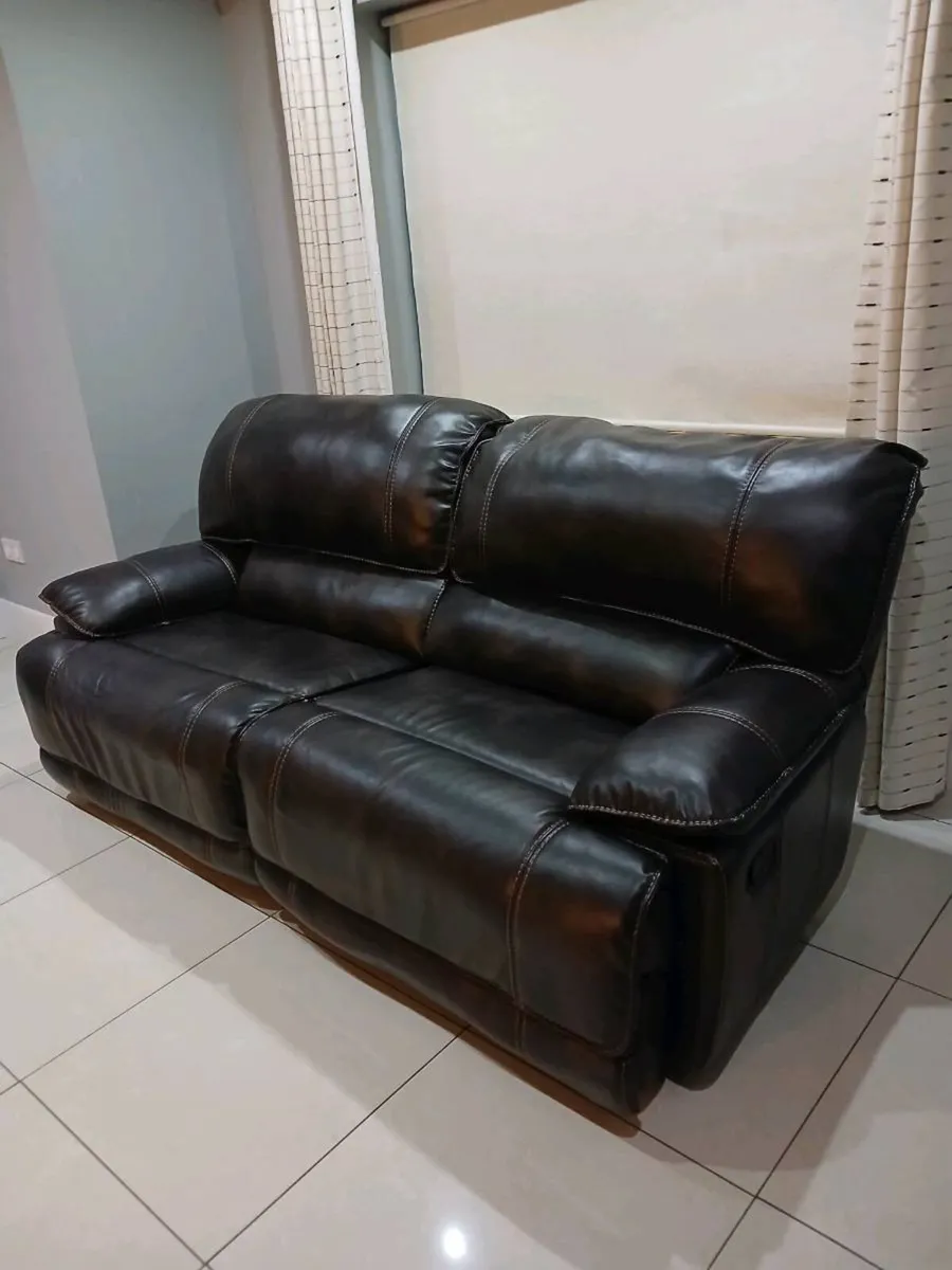 Couch and two armchairs - Image 3