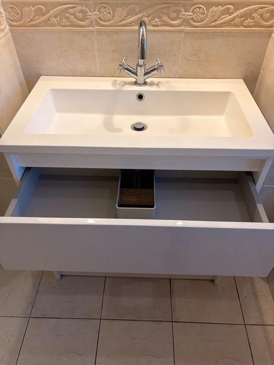 Bathroom sink pedestals - Image 2