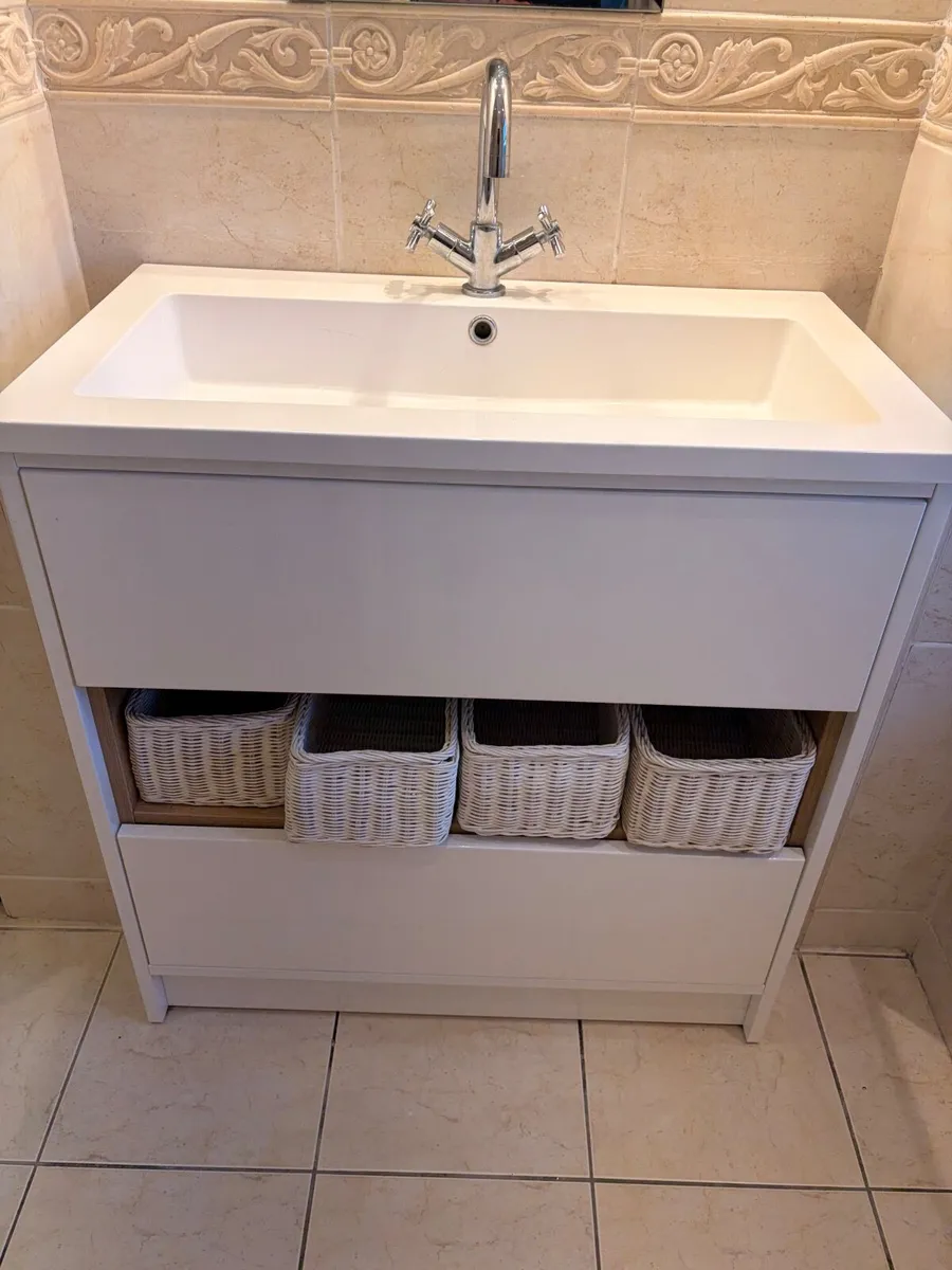 Bathroom sink pedestals - Image 3