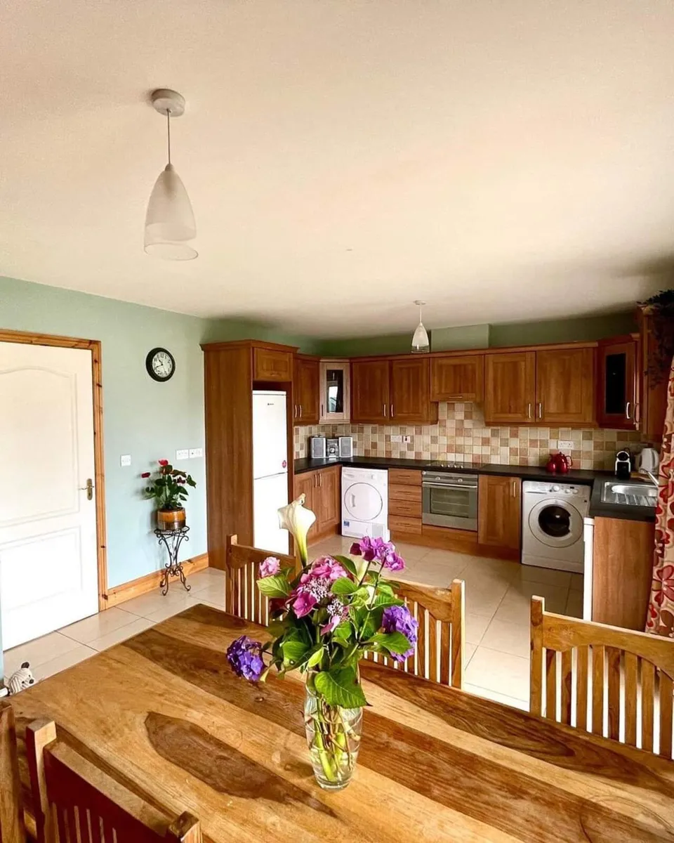 Dining Table and 6 chairs - Image 2