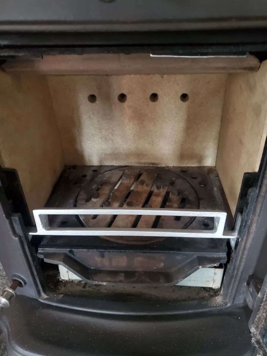 Stanley Oisin 5kw solid fuel demo model - Image 3