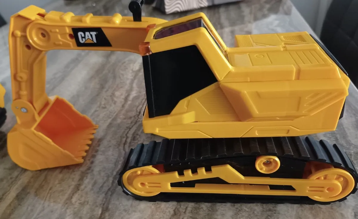 2 Caterpillar Toy Trucks - Image 3
