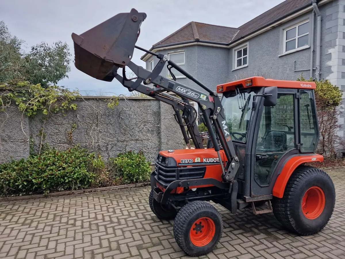 Kubota 24hp Compact Tractor with 4 in 1 Loader - Image 1