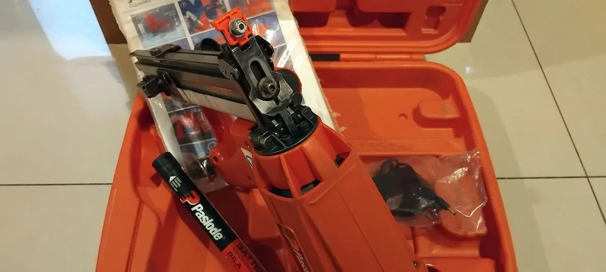 Paslode 16 Gauge 1/2" Crown Stapler - Image 3