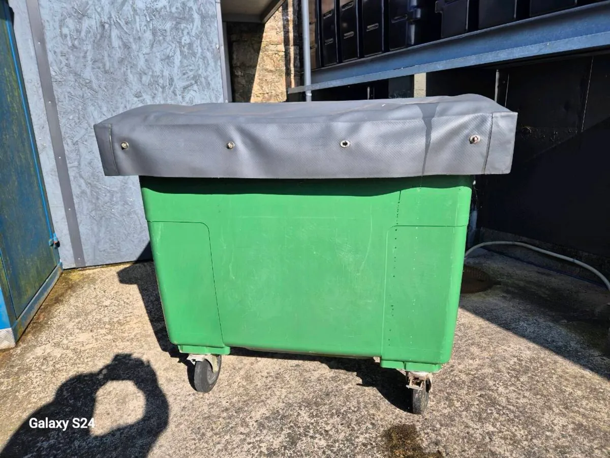 Wheeled bin - Image 1