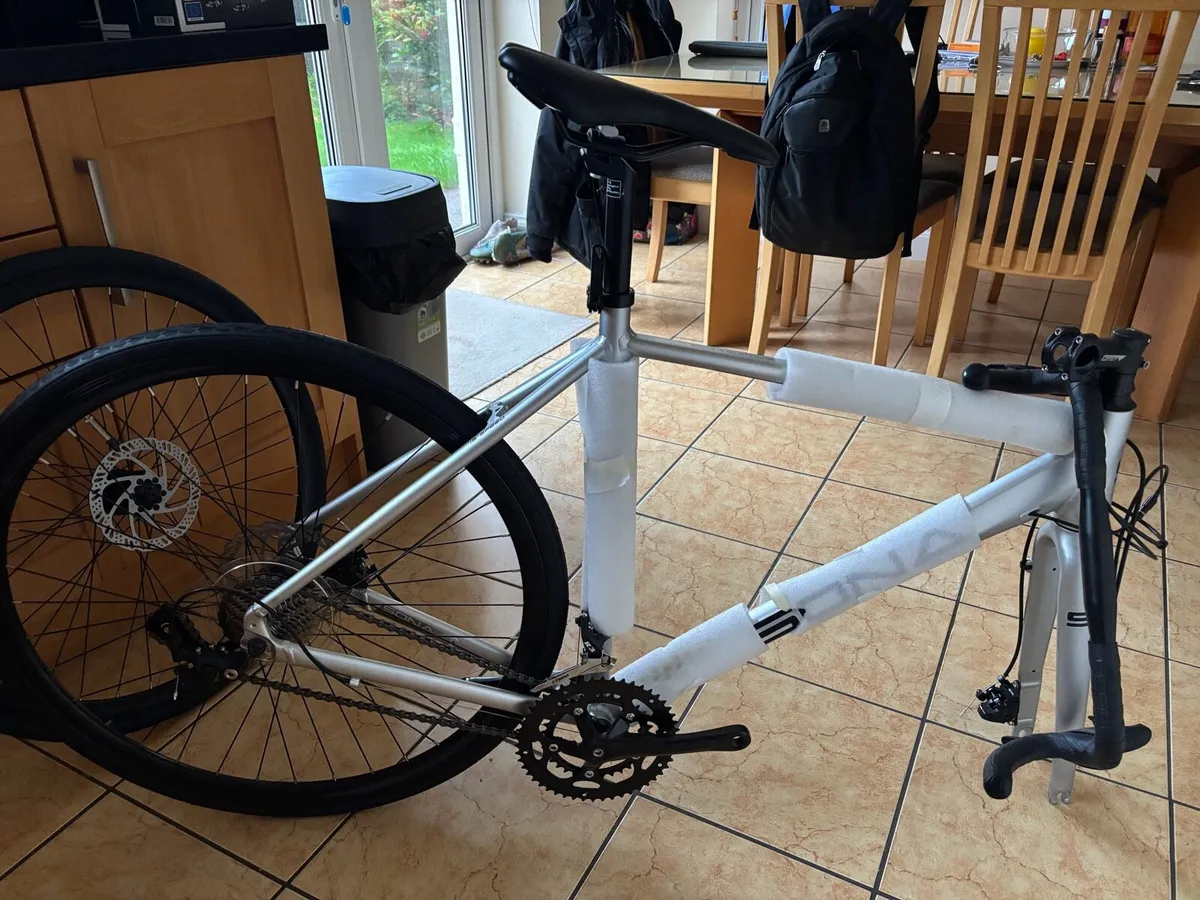 Sona Strada RS Road Bike - Image 1