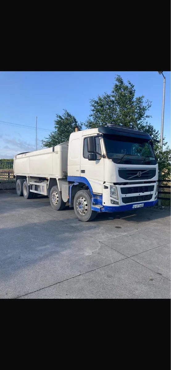 Volvo FM410 8x4 tipper - Image 1